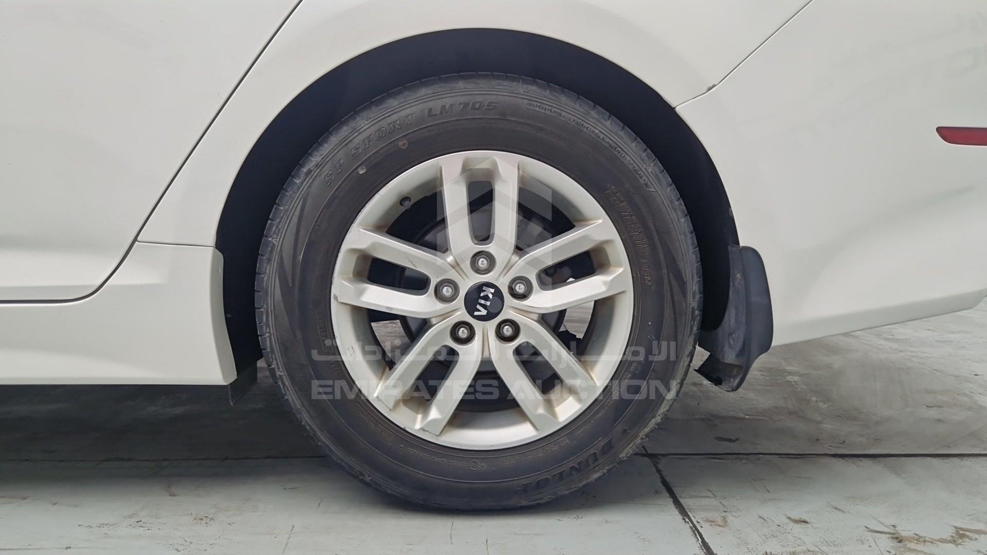 2015 KIA OPTIMA VIN: KNAGM4197F5554667