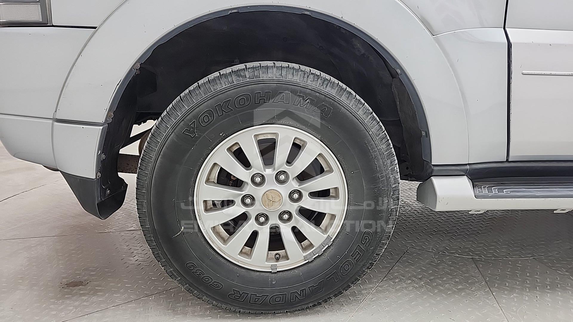 2011 MITSUBISHI PAJERO VIN: JMYMRV85WBJ704625