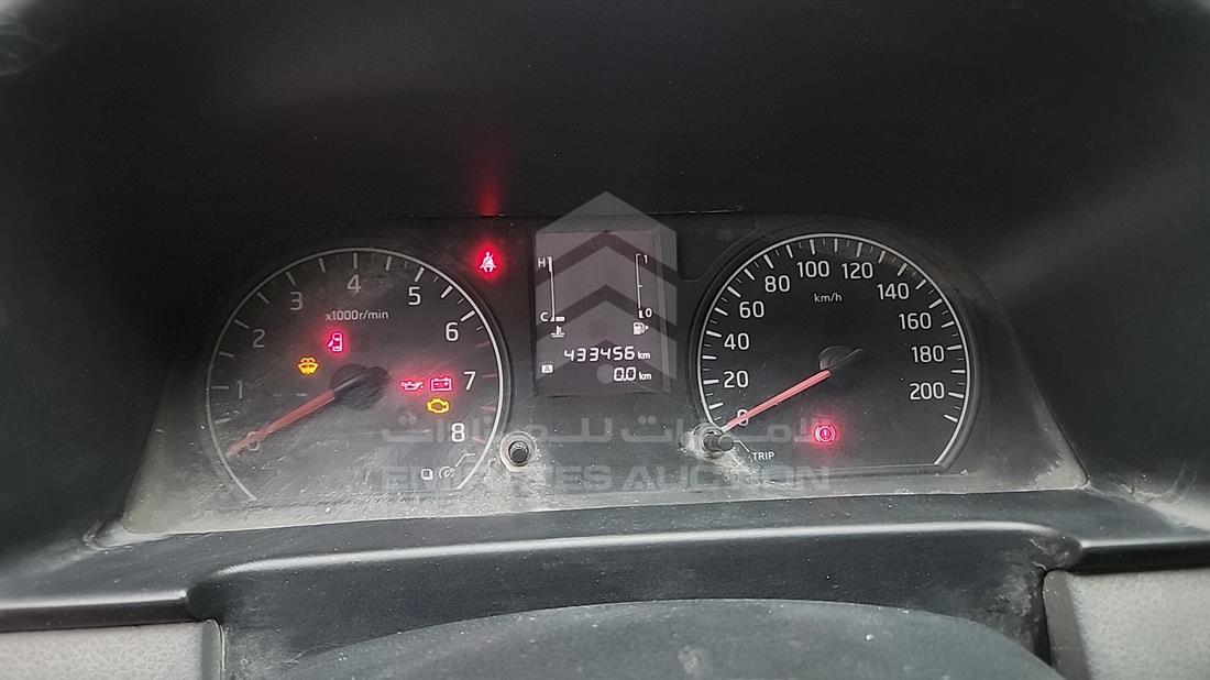 2014 Nissan Urvan — Speedometer & RPM Gauges — Photo 9