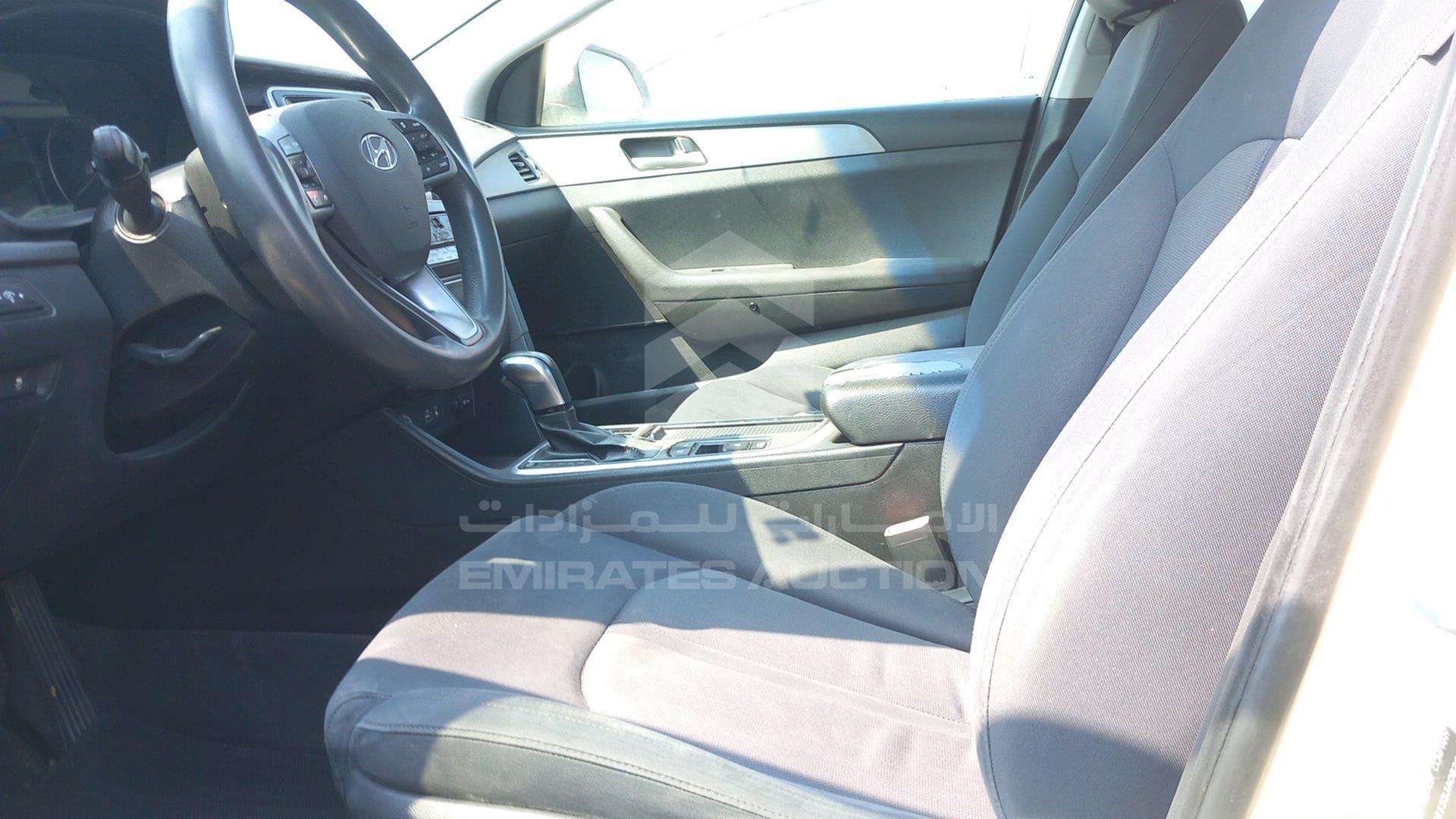 2018 HYUNDAI SONATA VIN: KMHE24133JA082023