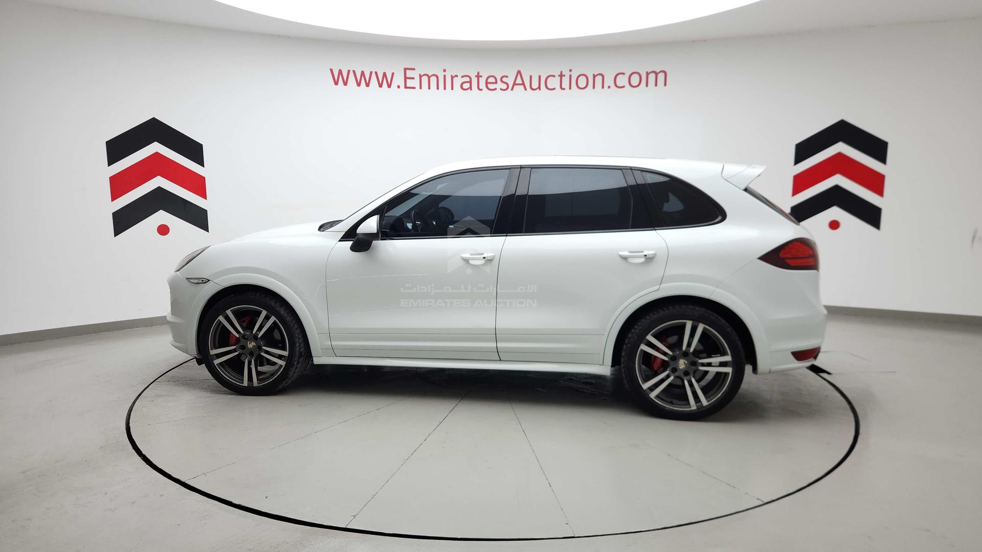 2013 PORSCHE CAYENNE GTS VIN: WP1ZZZ92ZDLA76369