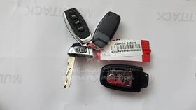 2011 Audi A8 — Keys — Photo 6 — Thumbnail