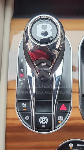 2025 Bentley Bentayga — Gear View — Photo 22