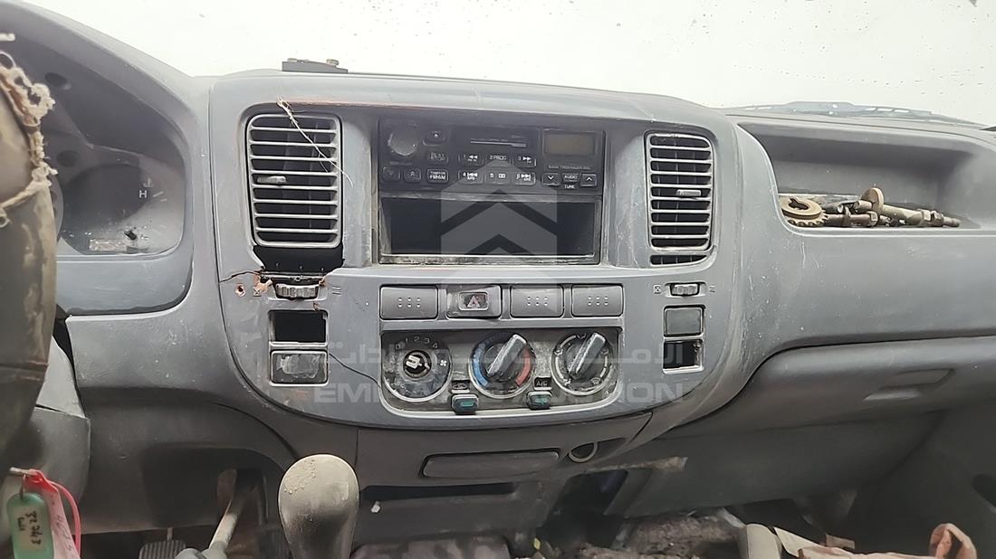 2005 Nissan Urvan — Entertainment Systems & Camera Monitor & Navigation — Photo 11