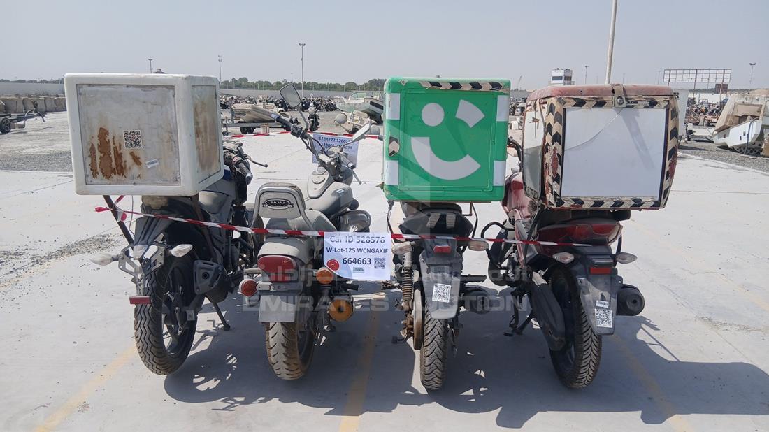 4 Motorbikes — الزاوية الخلفية — صورة 8