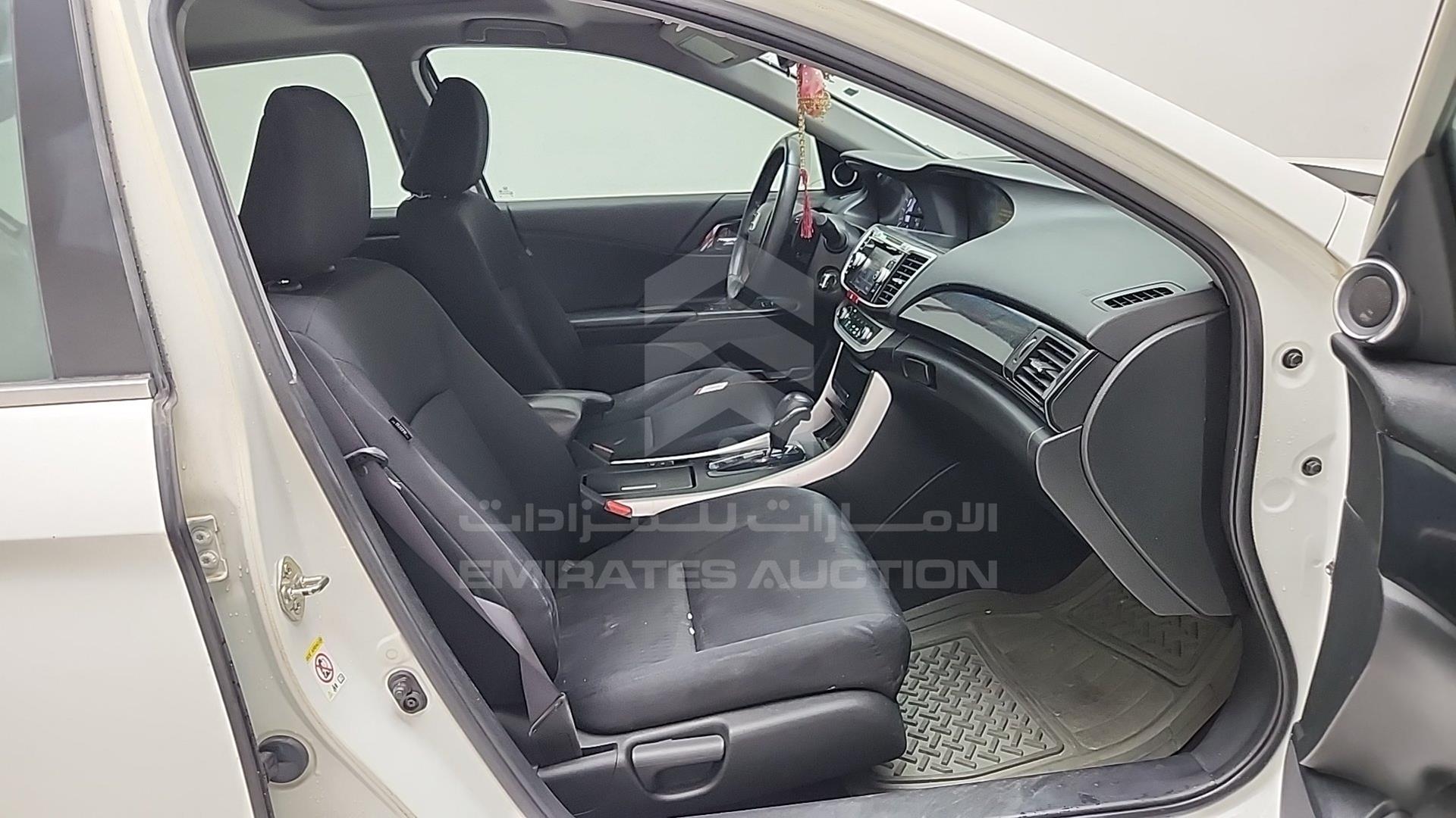 2016 HONDA ACCORD VIN: LUCCR2647G3413109