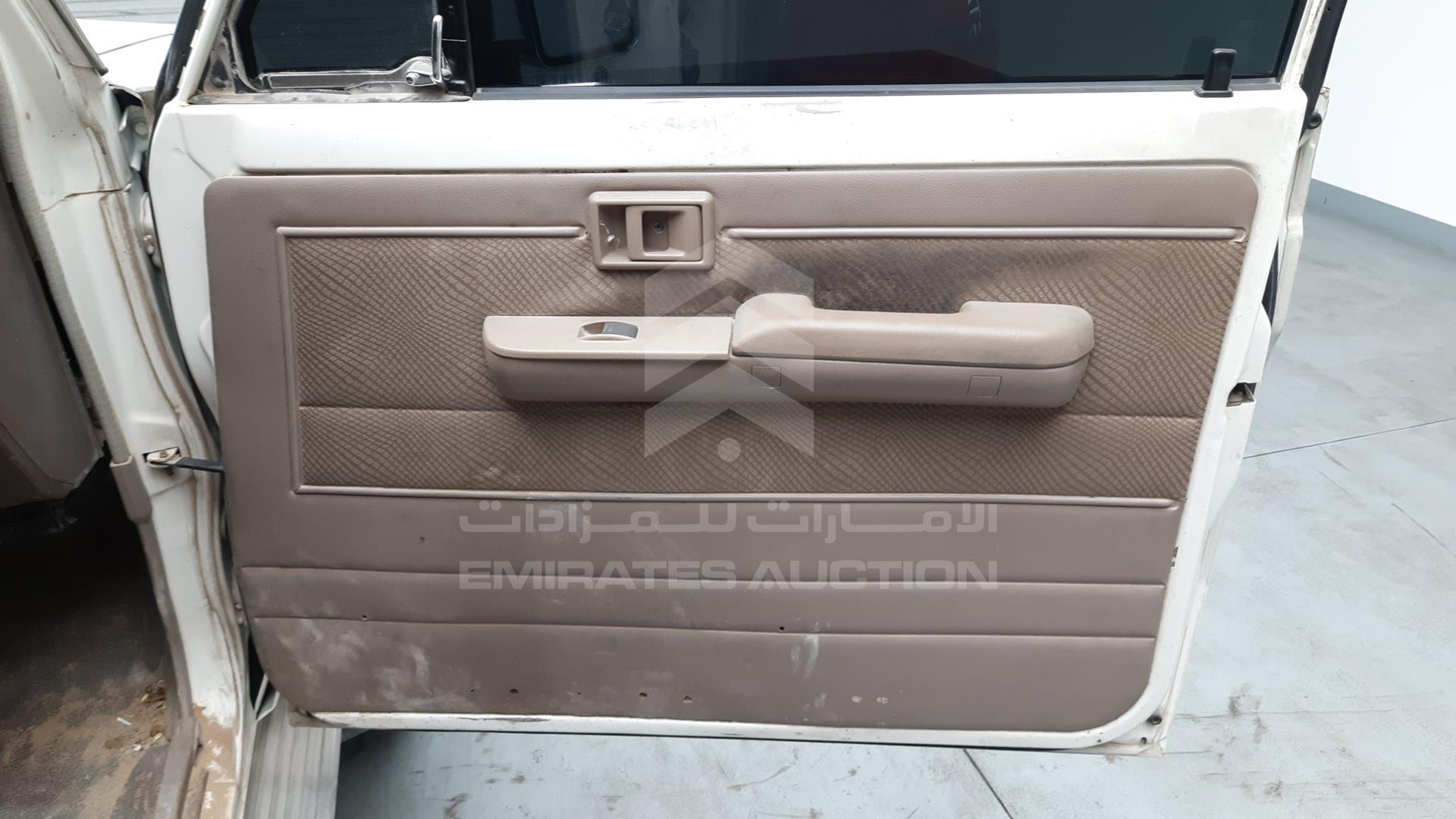 2014 TOYOTA LAND CRUISER VIN: JTFLU73J4E4553353