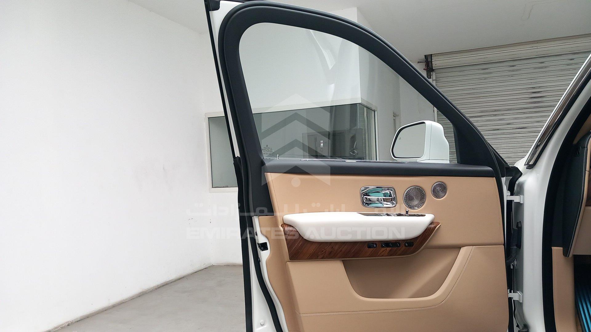 2020 ROLLS-ROYCE CULLINAN VIN: SLATV4A06LU111161