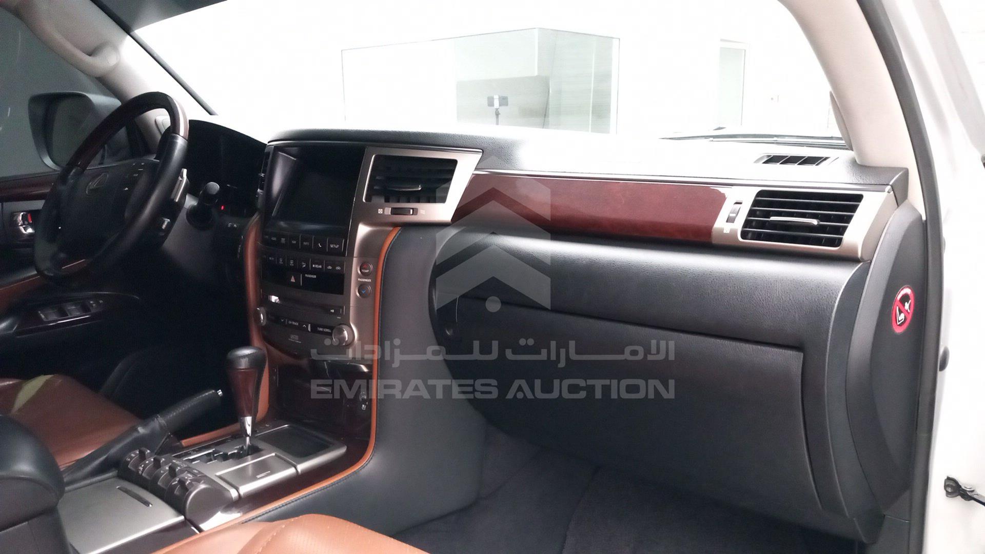 2014 LEXUS LX 570 VIN: JTJHY00W2E4138734