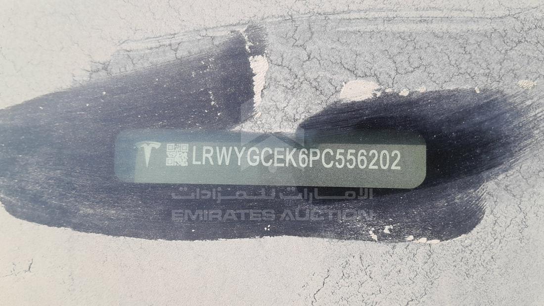 تيسلا Model Y 2023 — رقم الشاسيه على الهيكل — صورة 3