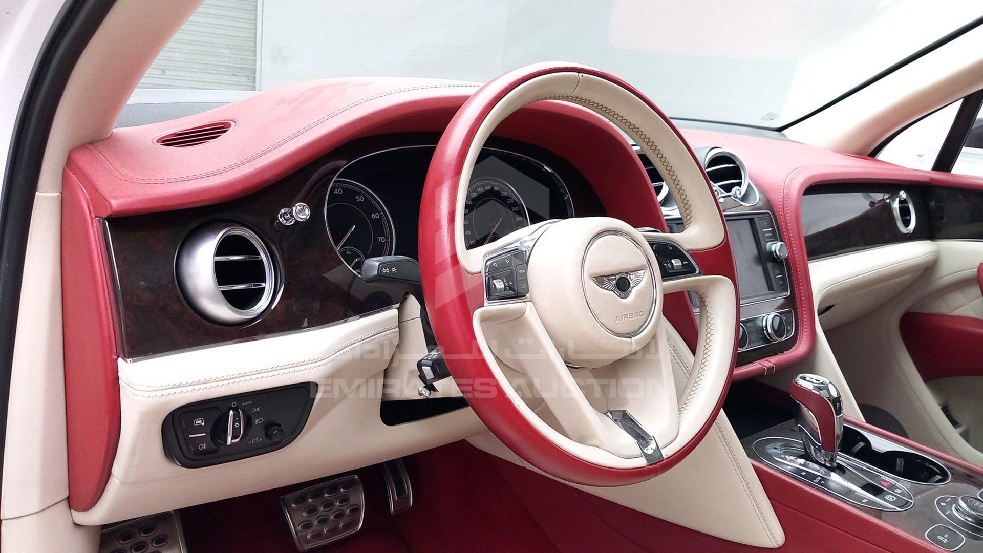 2018 BENTLEY BENTAYGA VIN: SJAAF1ZV8JC018402