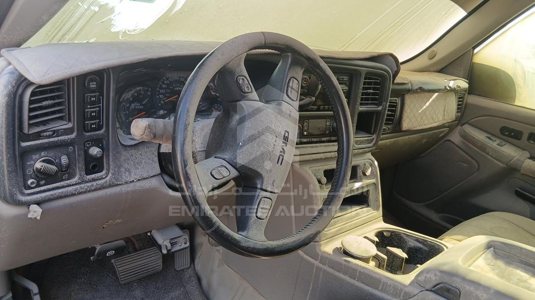 2005 GMC Yukon — Full Dashboard View — Photo 15