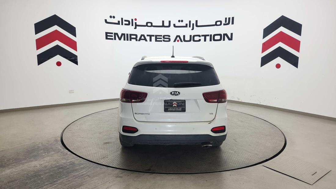 2019 Kia Sorento — Rear Left Angle — Photo 8