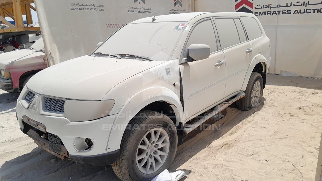 2009 Mitsubishi Pajero — Front Left Angle — Photo 5
