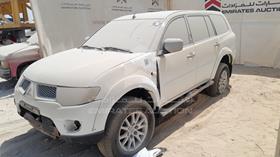 2009 Mitsubishi Pajero — Front Left Angle — Photo 5 — Thumbnail