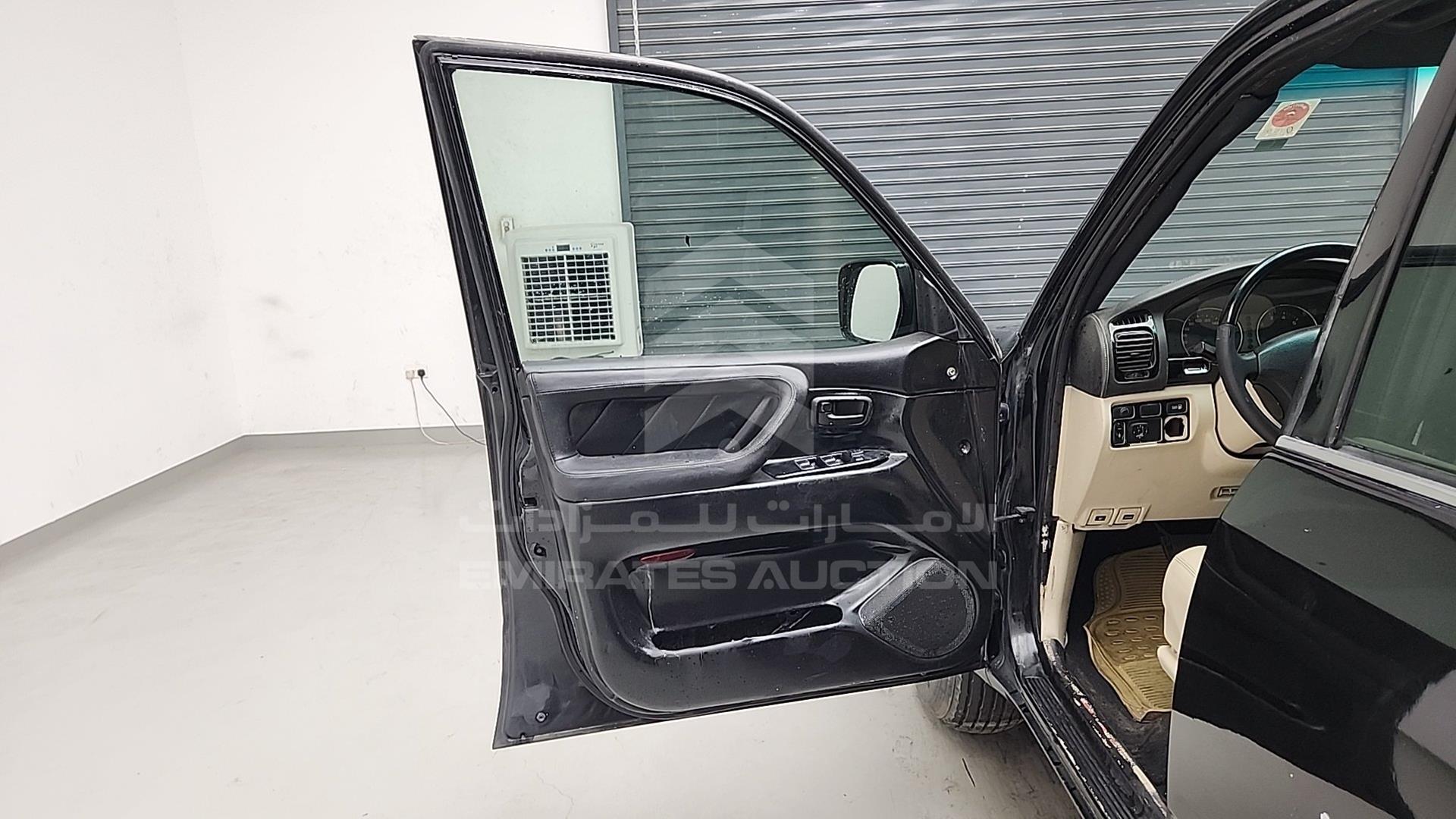 2005 TOYOTA LAND CRUISER VIN: JTEHJ09J855117441