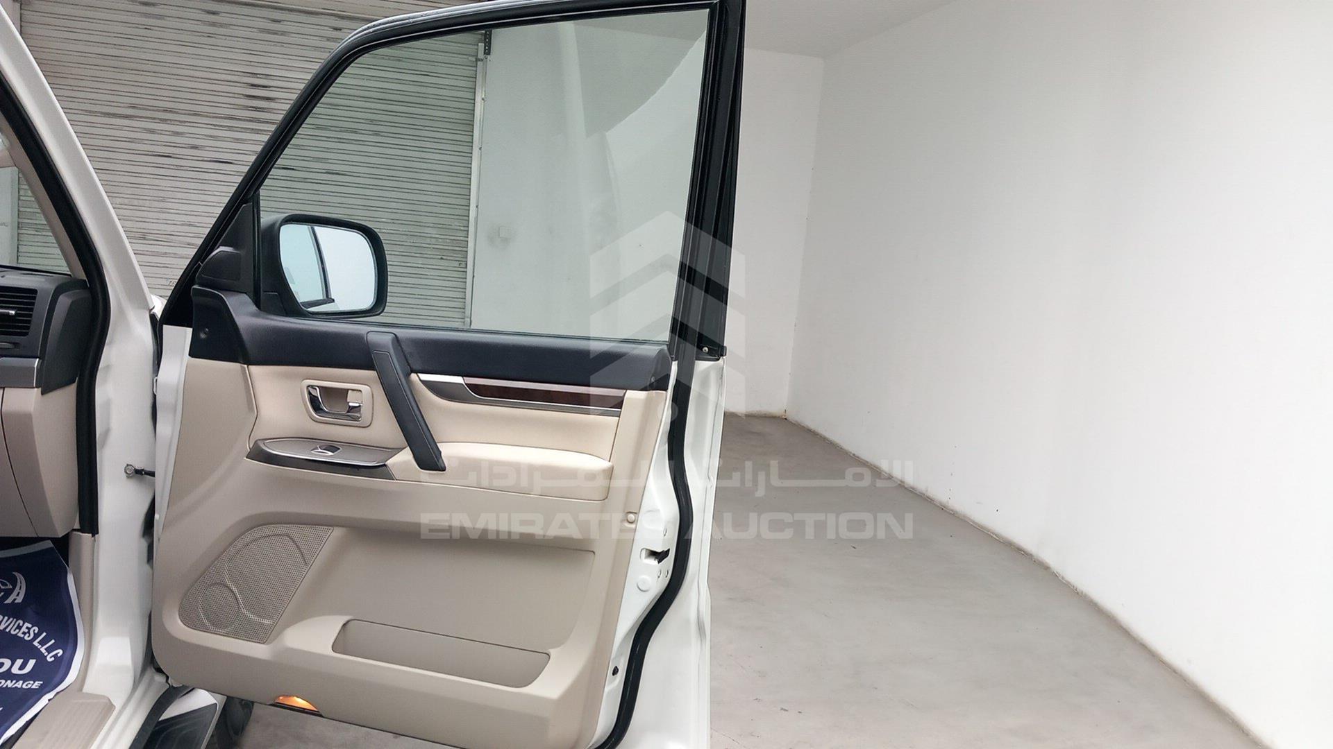 2014 MITSUBISHI PAJERO VIN: JMYLRV95WEJ707012
