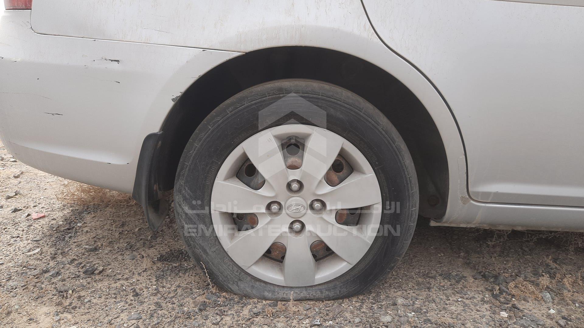 2010 HYUNDAI ACCENT VIN: KMHCM41A1AU449161