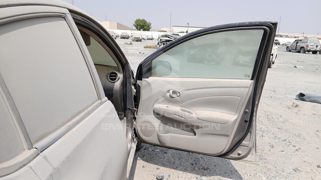 نيسان صني 2016 — الباب الأمامي الأيمن — صورة 24