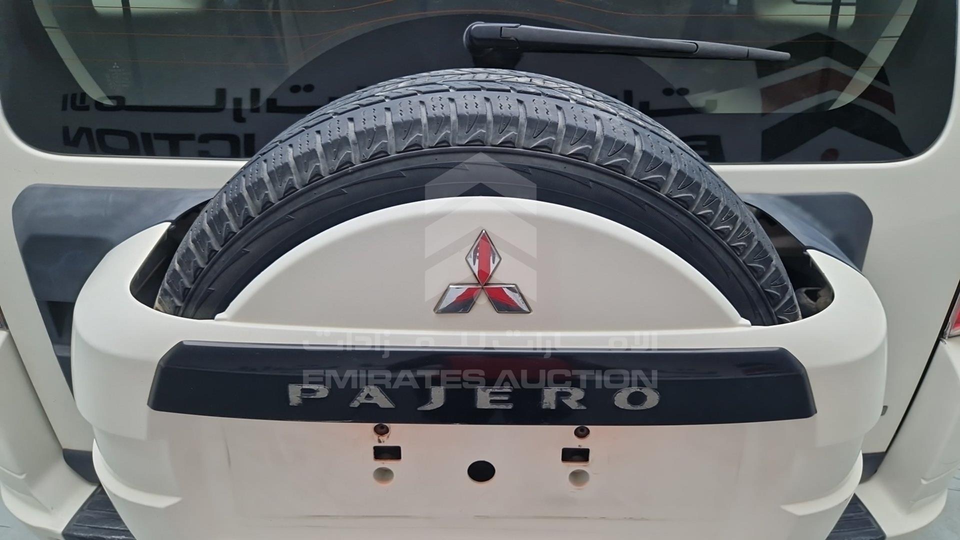 2011 MITSUBISHI PAJERO VIN: JMYLRV95WBJ708816