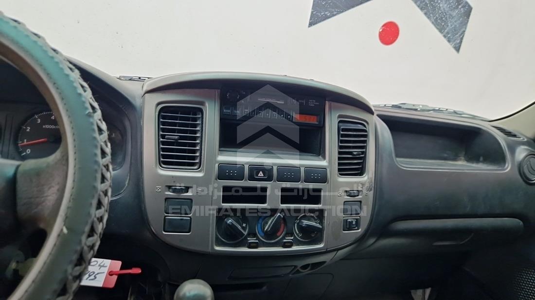 2010 Nissan Urvan — Entertainment Systems & Camera Monitor & Navigation — Photo 11