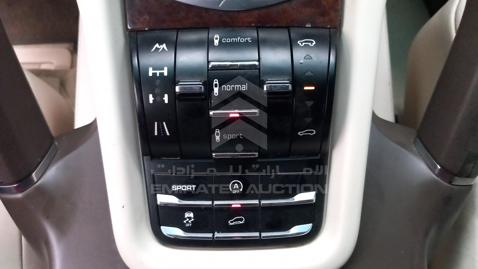 2011 PORSCHE CAYENNE VIN: WP1ZZZ92ZBLA49779