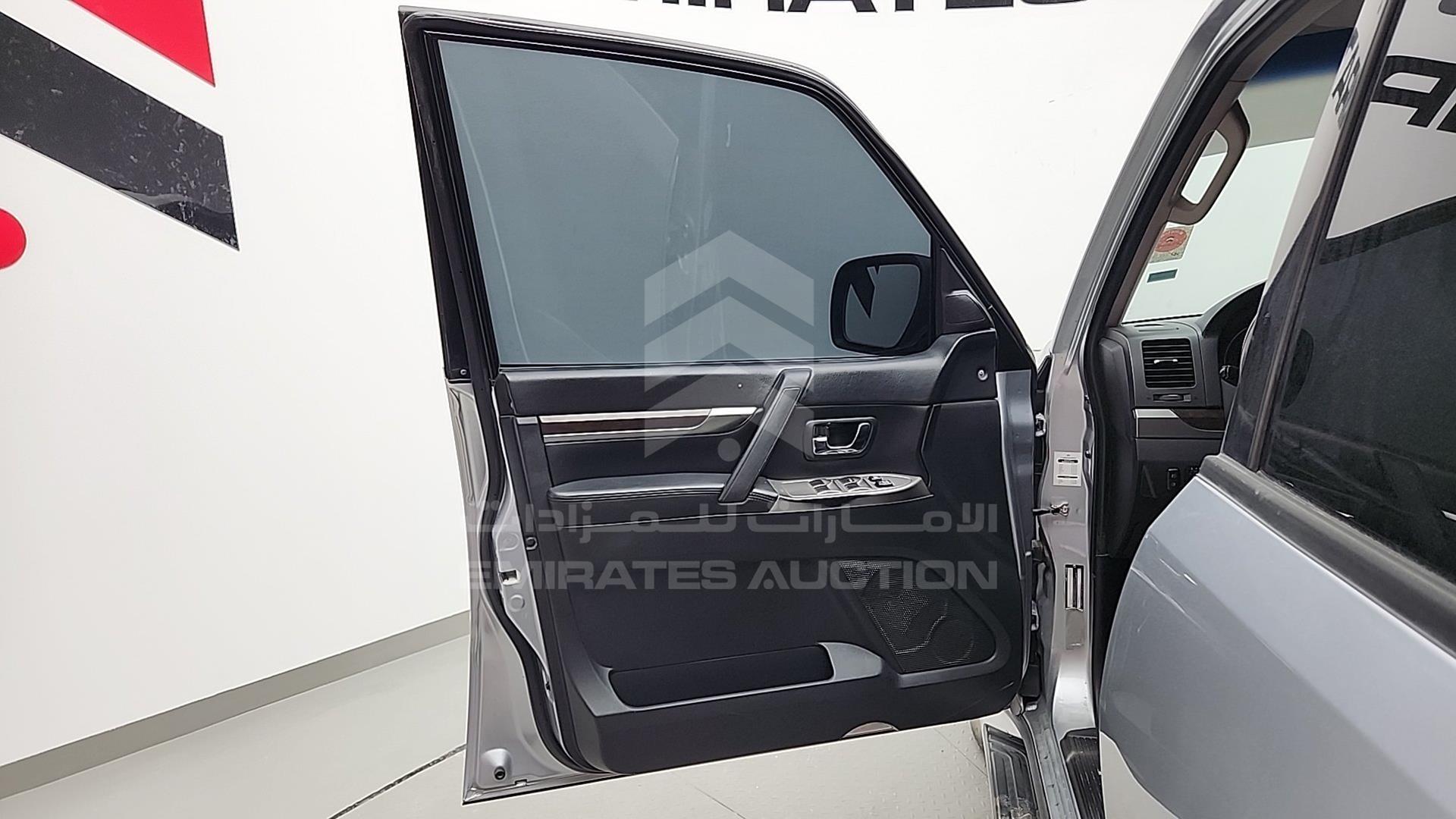 2012 MITSUBISHI PAJERO VIN: JMYLRV95WCJ703378