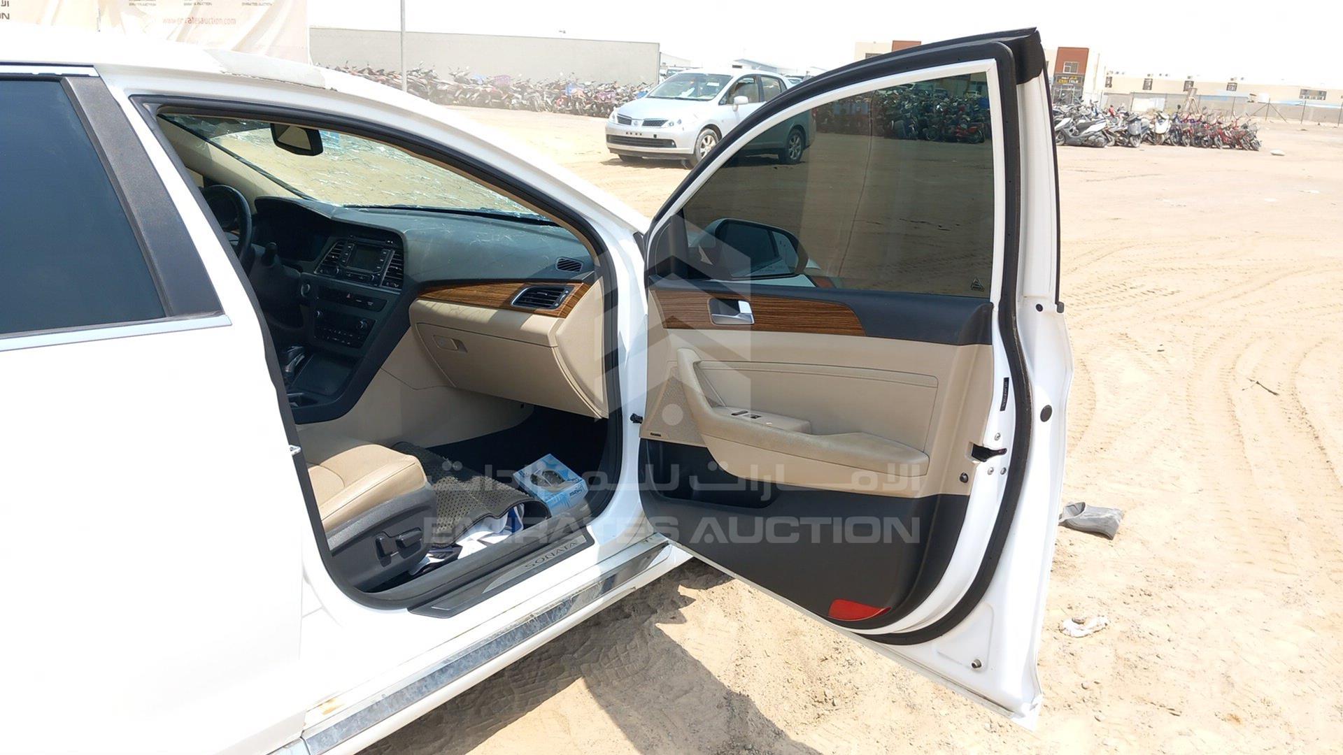 2015 HYUNDAI SONATA VIN: 5NPE34AF8FH208386