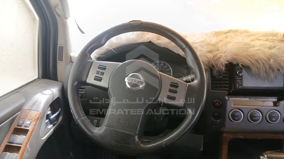 نيسان باث فايندر 2006 — التحكمات في عجلة القيادة — صورة 13