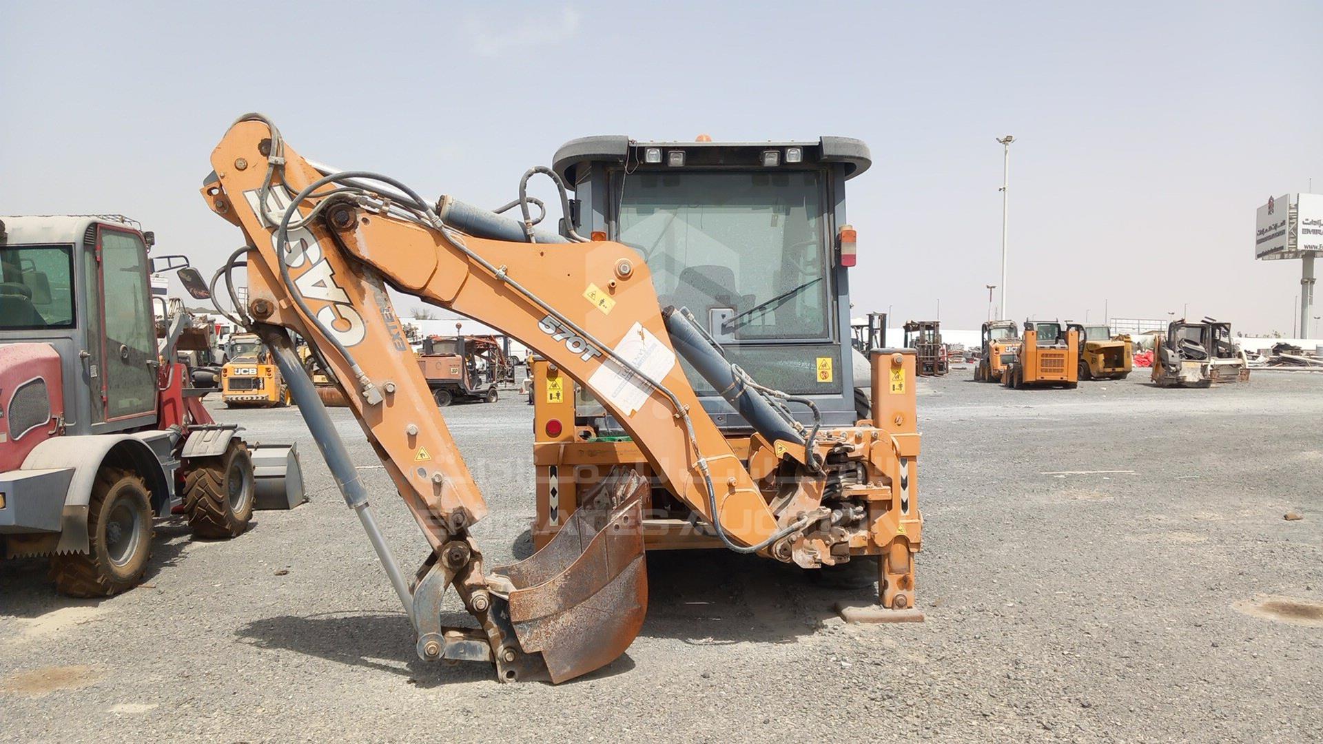 2020 CASE 570 T VIN: NKJ0570TCKKH02370
