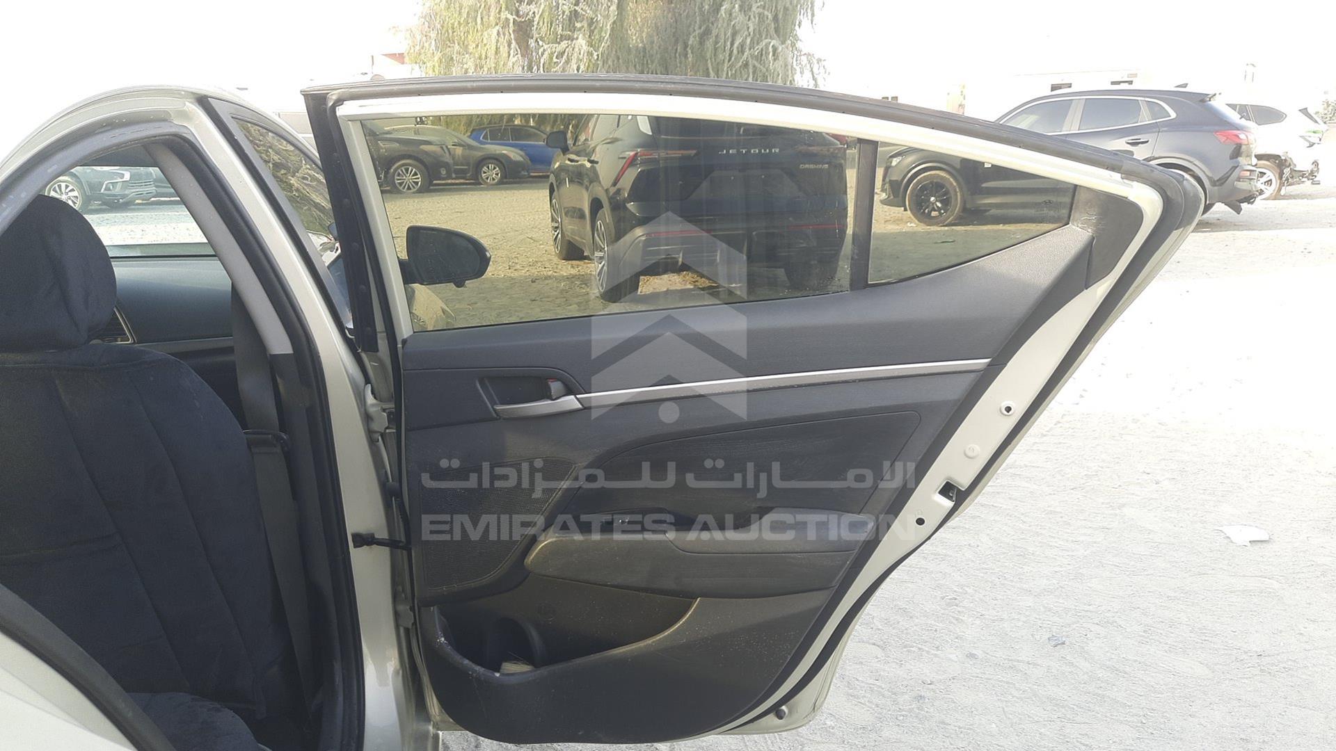 2017 HYUNDAI ELANTRA VIN: KMHD741F5HU180342