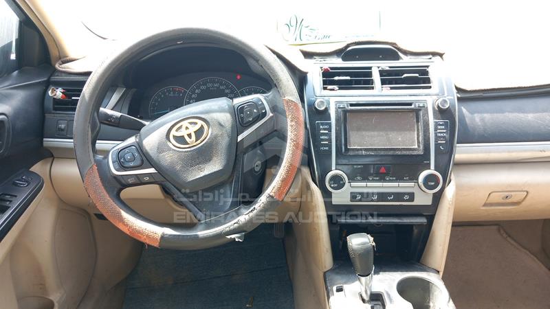 6T1BF9FK0CX386855 Auction: EmiratesAuction Lot: 403871 6T1BF9FK0CX386855 Toyota Camry 2012 WHITE Photo 14