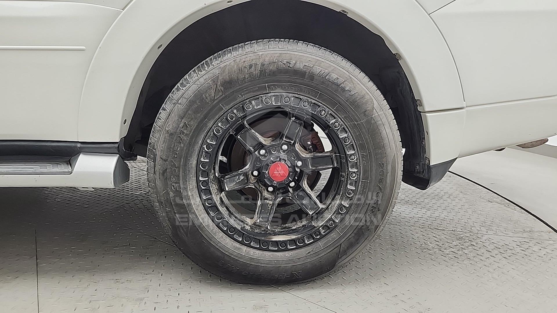 2010 MITSUBISHI PAJERO VIN: JMYLRV95WAJ716207