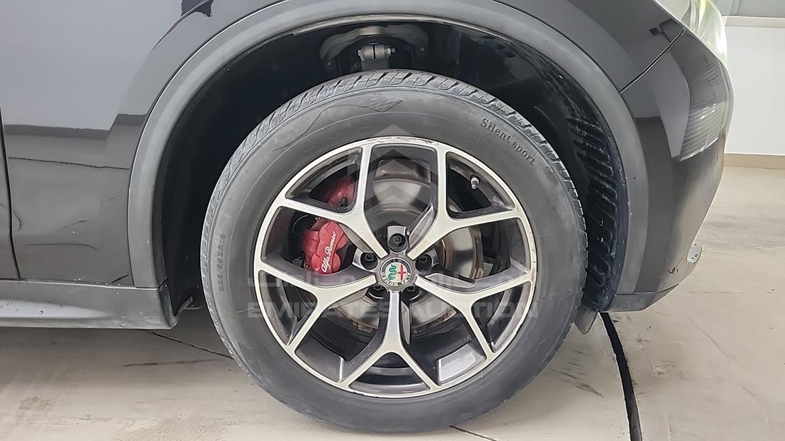 2019 Alfa Romeo Stelvio — Front Right Tyre — Photo 35