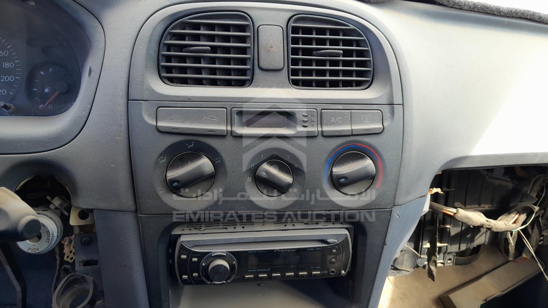 2000 HYUNDAI SONATA VIN: KMHEM41BPYA264462