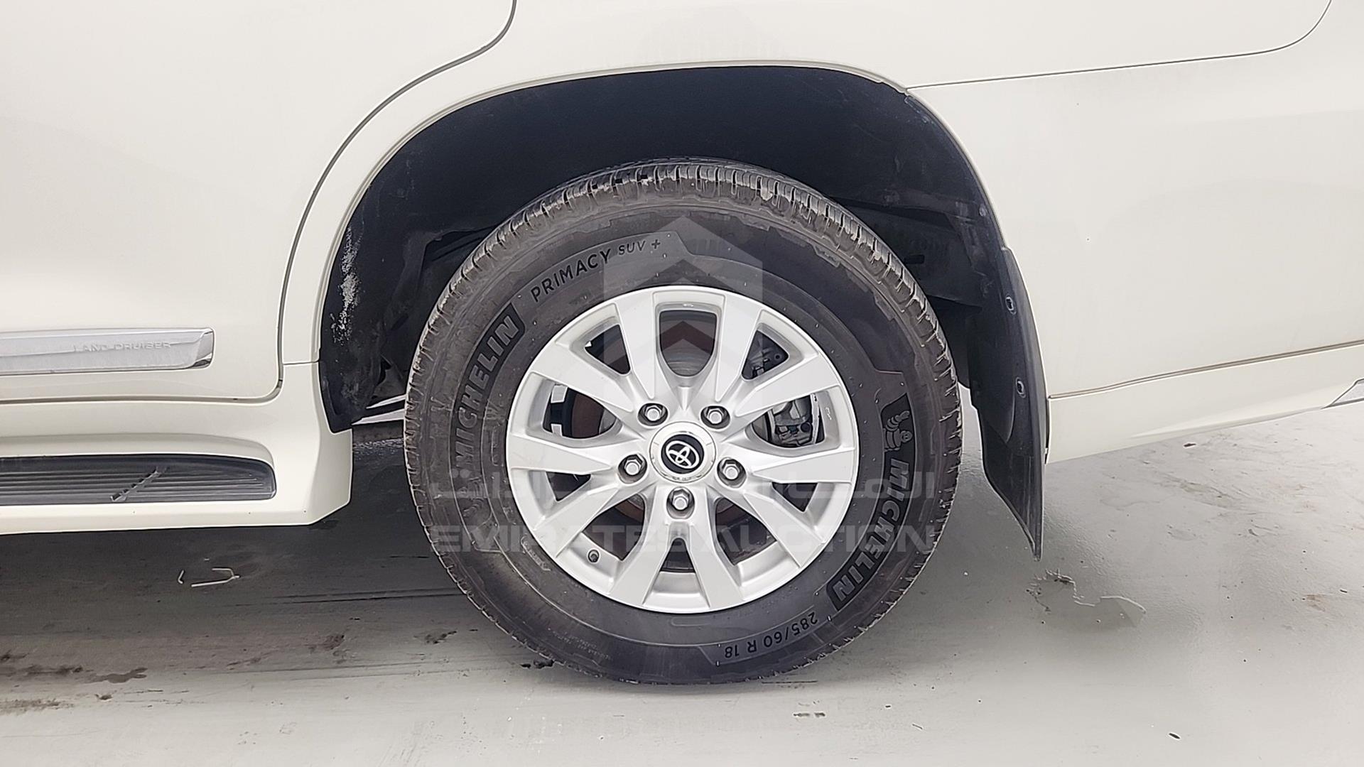 2017 TOYOTA LAND CRUISER GXR V6 VIN: JTMHU01J4H5125418