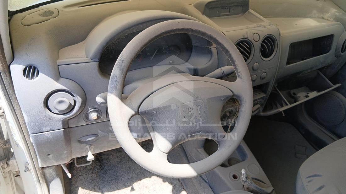 بيجو بارتنر 2006 — التحكمات في عجلة القيادة — صورة 13