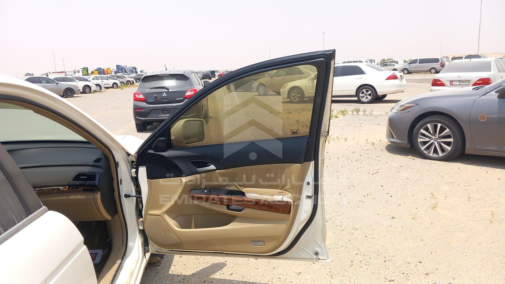 2011 HONDA ACCORD VIN: JHMCP3673BC400200
