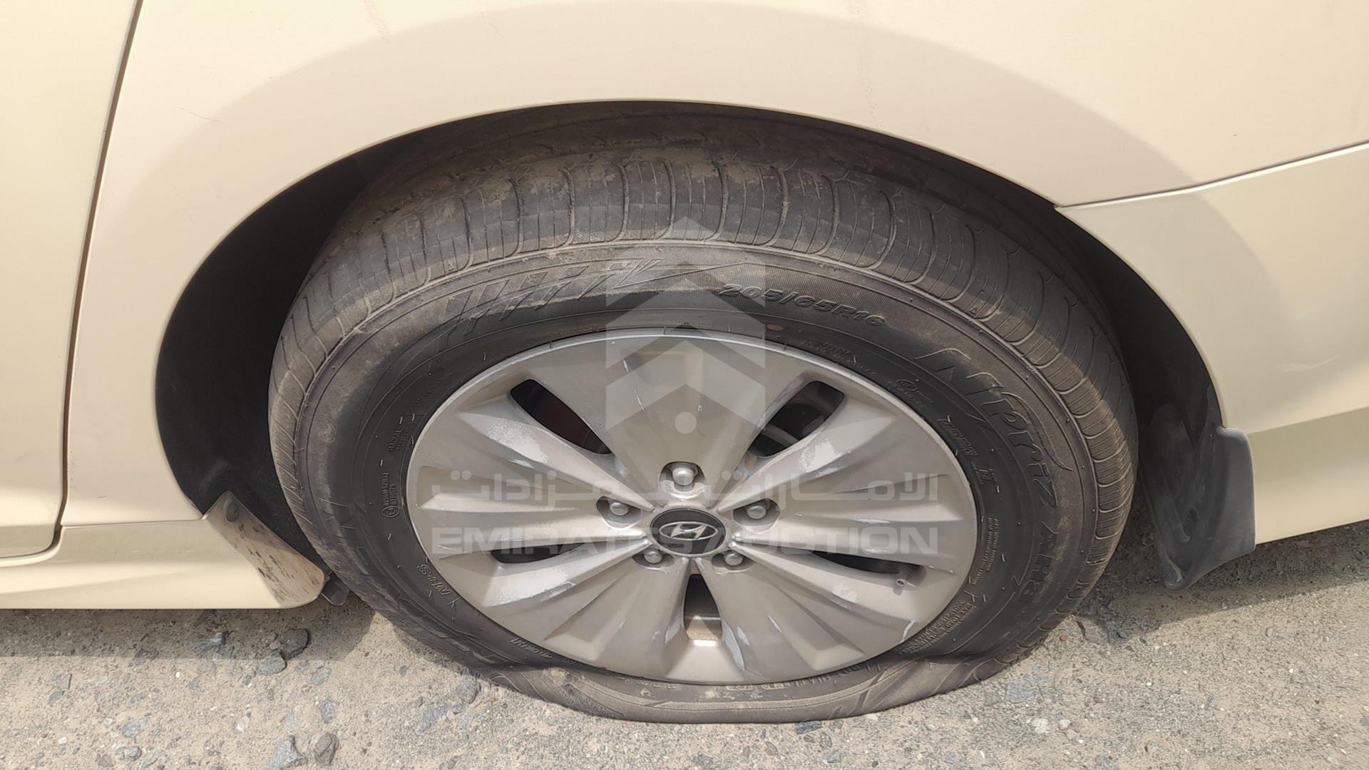 2018 HYUNDAI SONATA VIN: KMHE24132JA082126