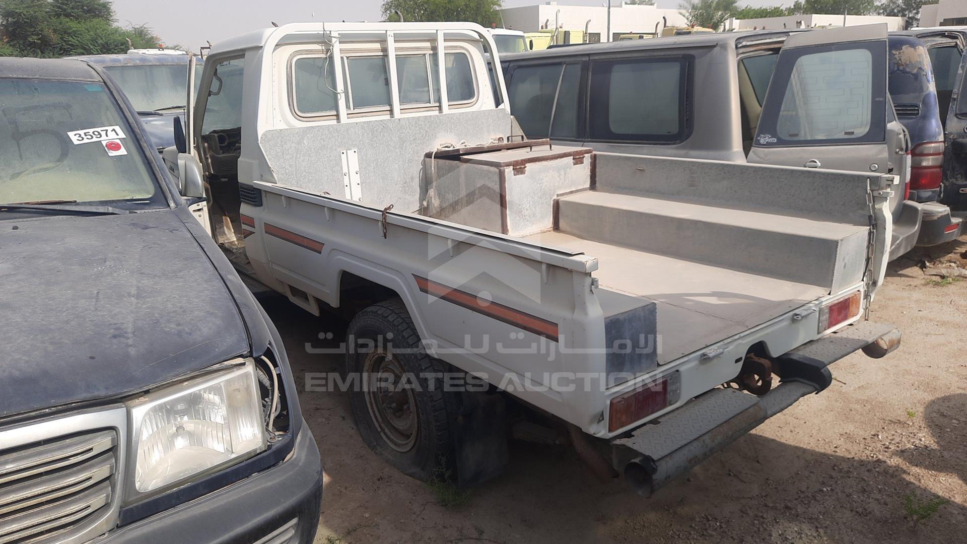 2005 TOYOTA LAND CRUISER VIN: JTFLB71J458008240