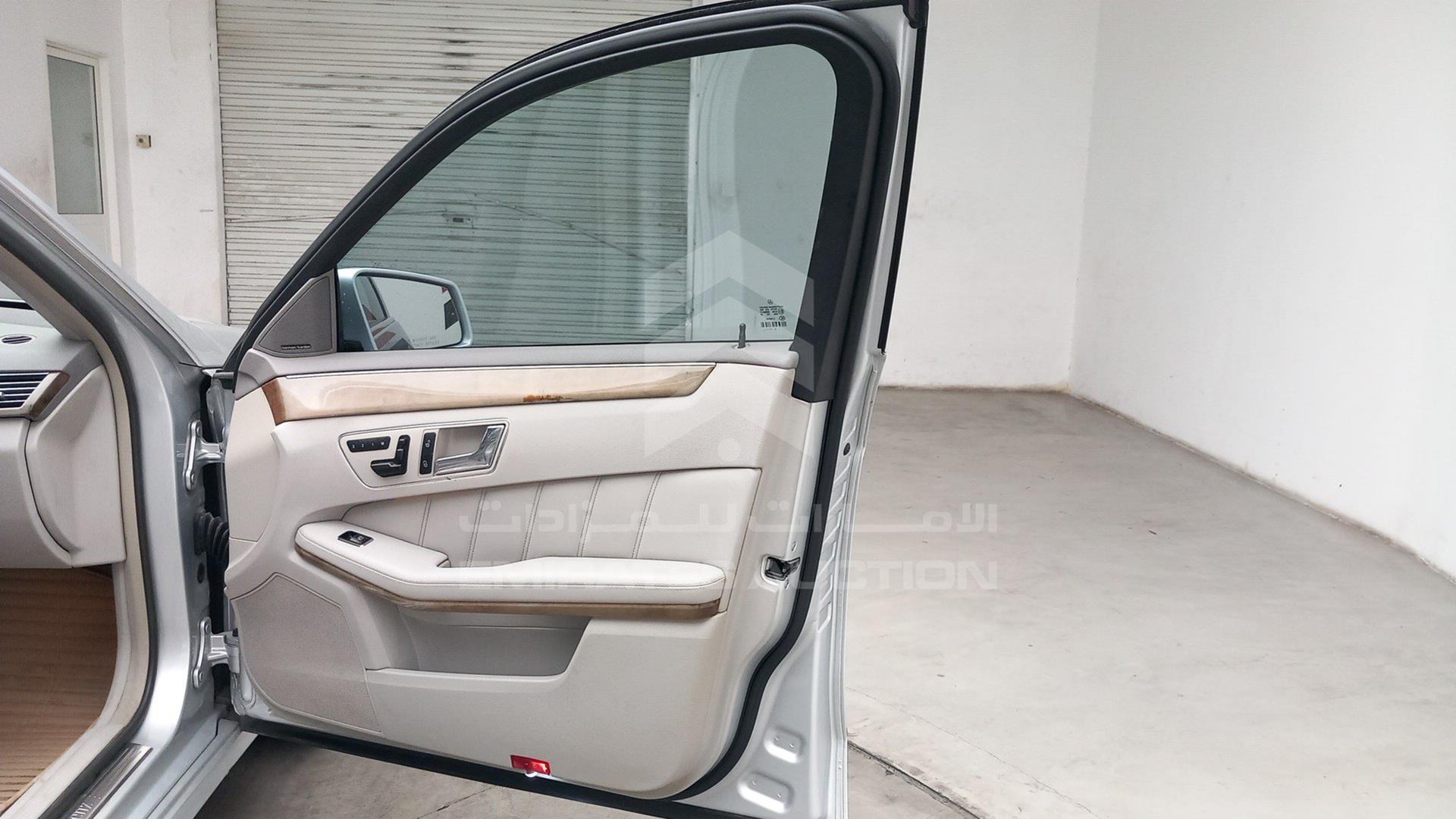 2011 MERCEDES E350 VIN: WDDHF8HB1BA303636