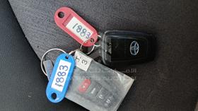 2023 Toyota Camry — Keys — Photo 4 — Thumbnail