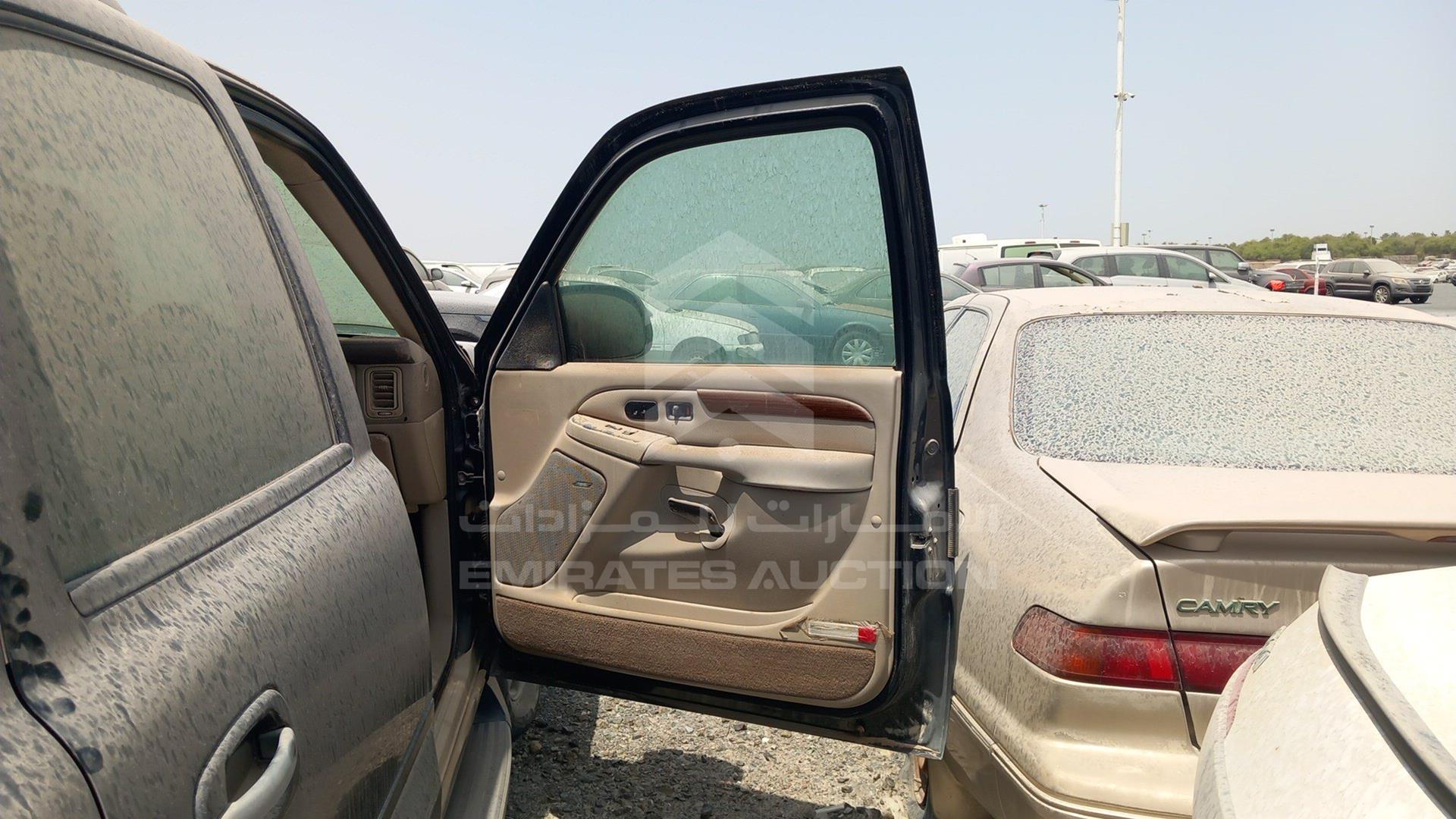 2004 CADILLAC ESCALADE VIN: 1GYEK63N84R291868