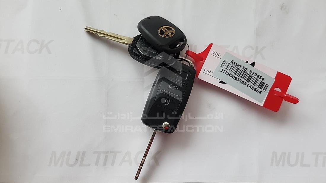 2006 Toyota Land Cruiser — Keys — Photo 6