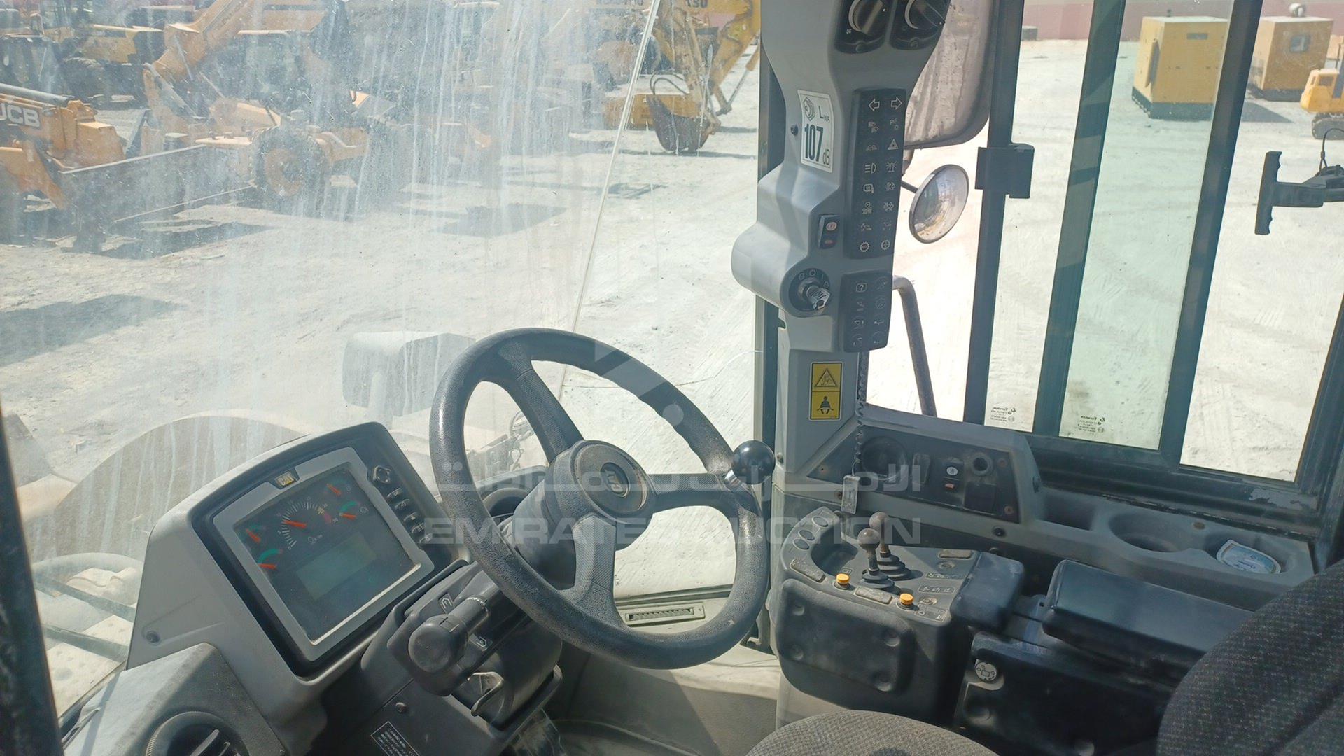 2017 CATERPILLAR --- VIN: CAT0962KVFLL00236