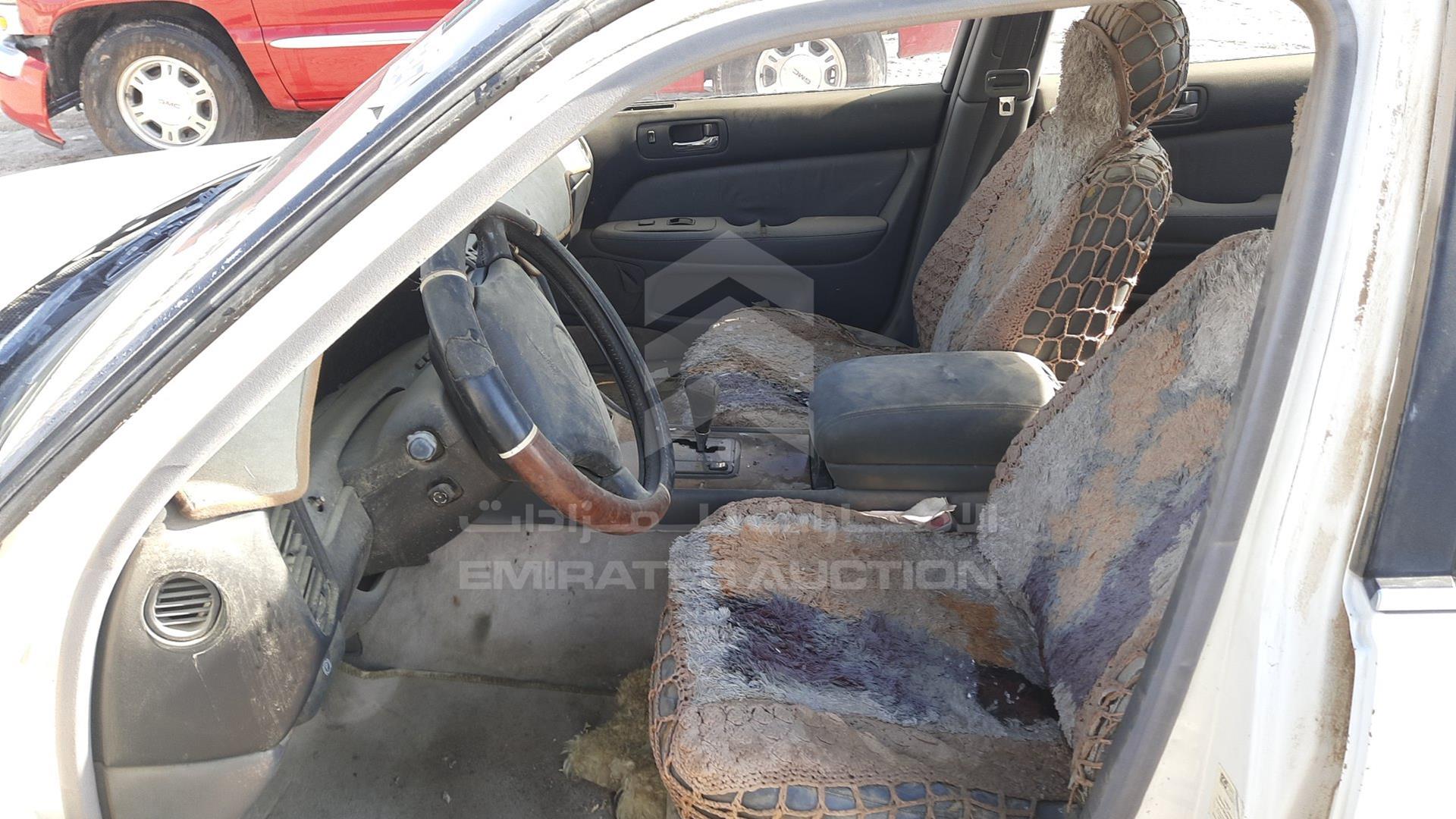 1997 LEXUS LS400 VIN: JT8BH28F8V0085584