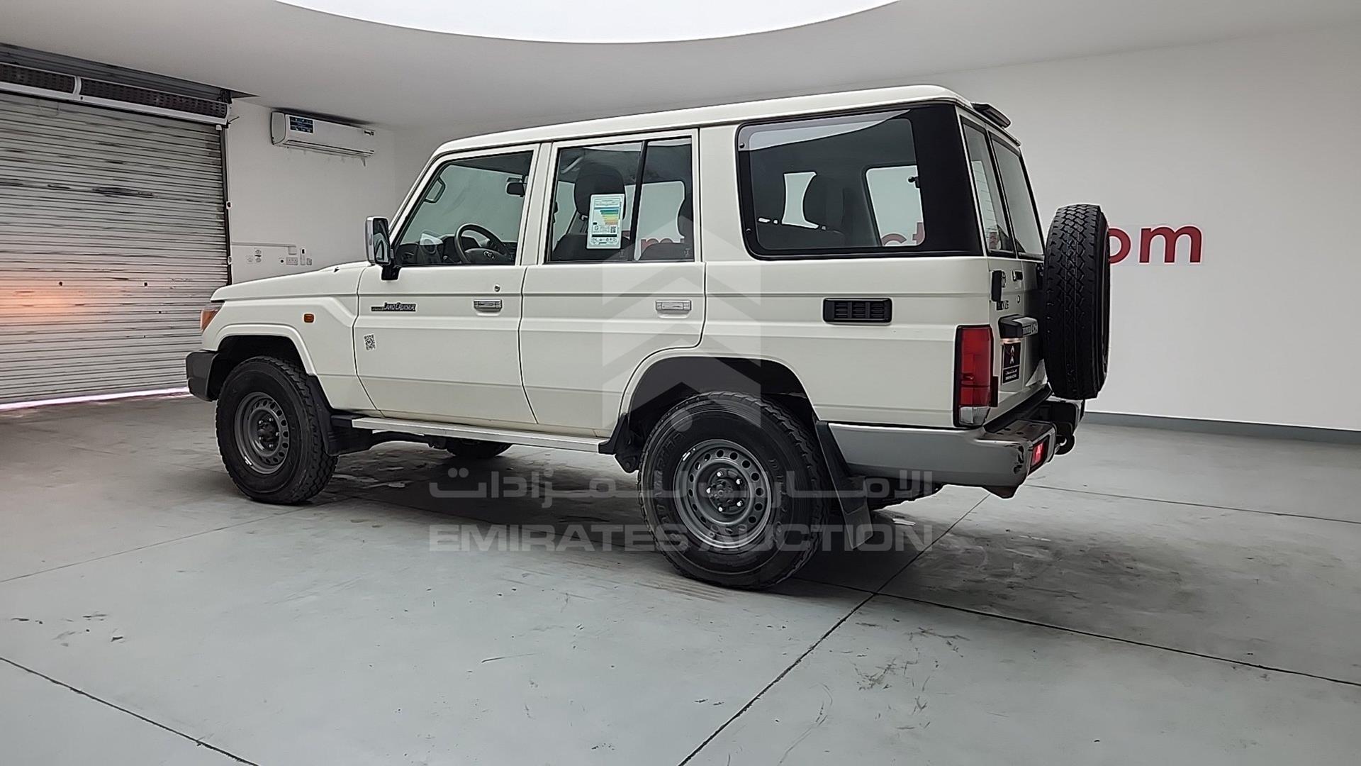 2017 TOYOTA LC 76 VIN: JTEEU73J7H4200784
