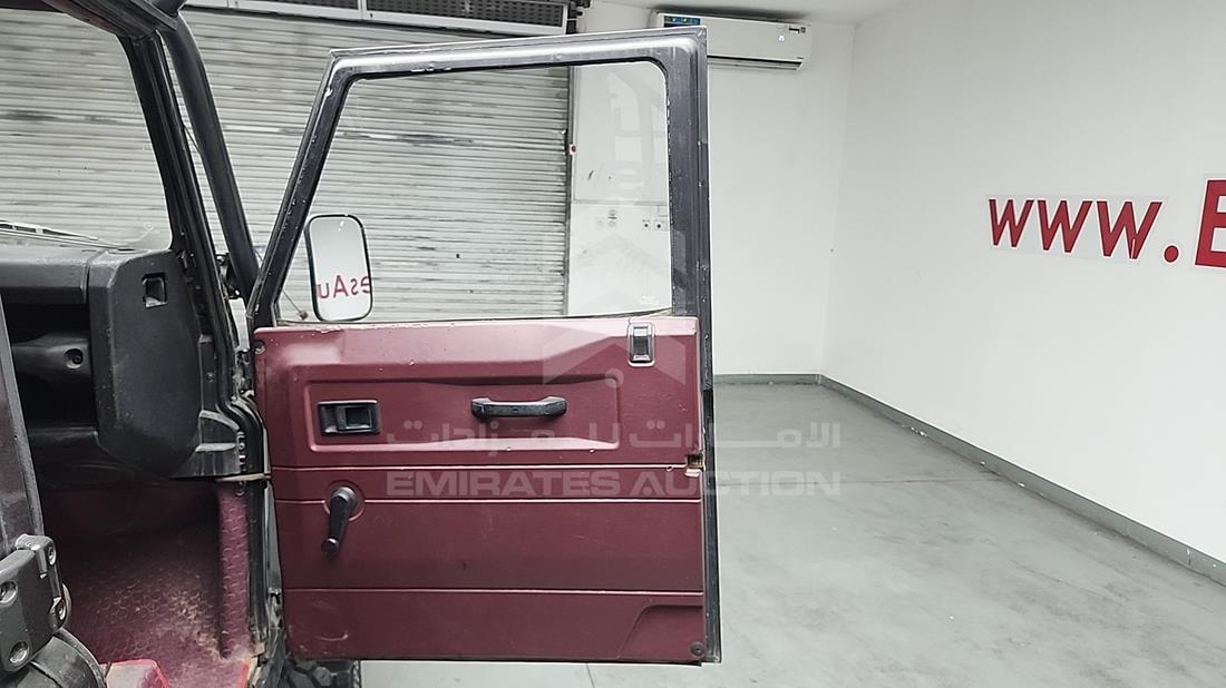 2011 Land Rover Defender — Front Right Door — Photo 25