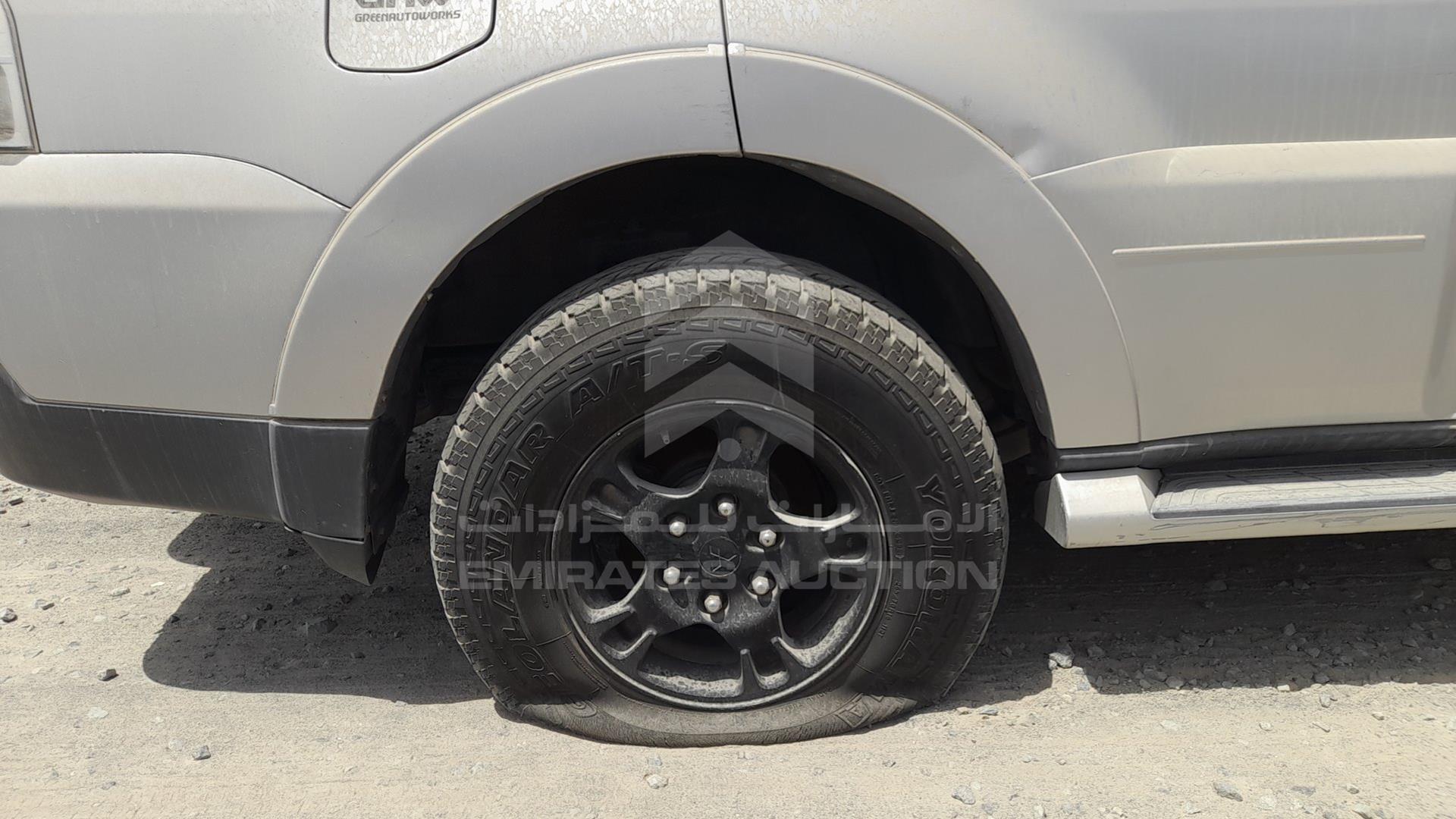 2008 MITSUBISHI PAJERO VIN: JMYLRV93W8J721894