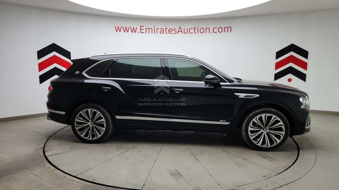 2025 Bentley Bentayga — Right Full View — Photo 40